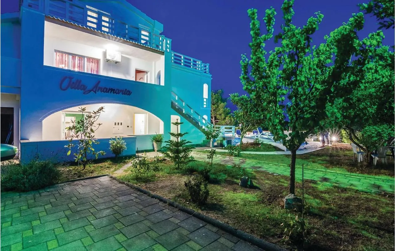 7 Bedroom Gorgeous Home In זאדאר 0*,  קרואטיה
