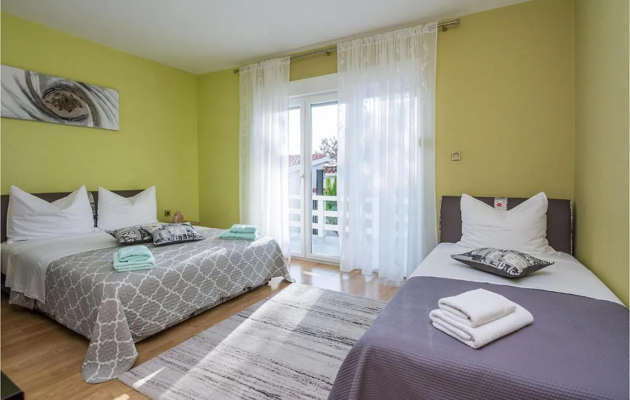 בית נופש 7 Bedroom Gorgeous Home In זאדאר