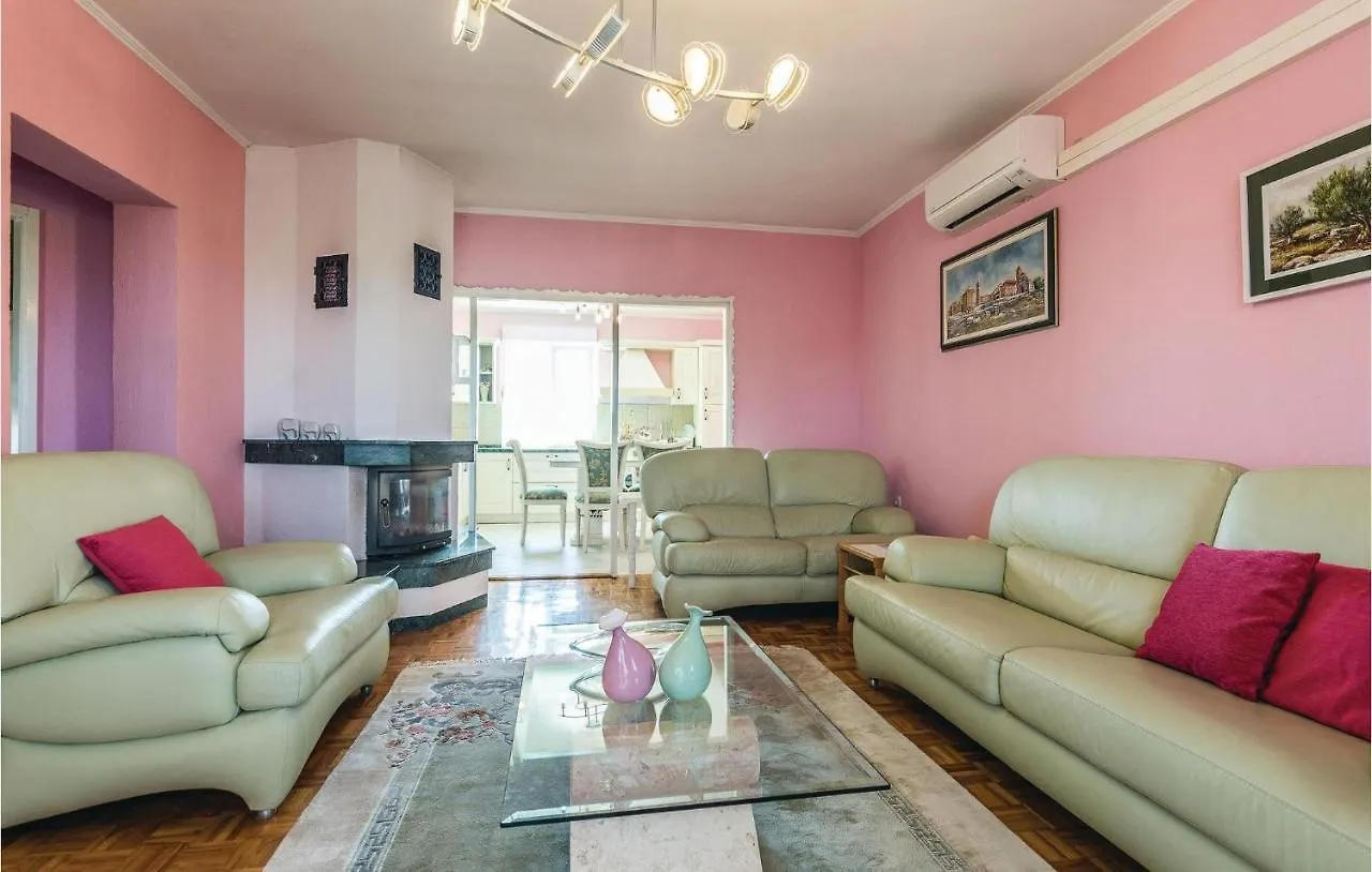 7 Bedroom Gorgeous Home In זאדאר 0*,  קרואטיה
