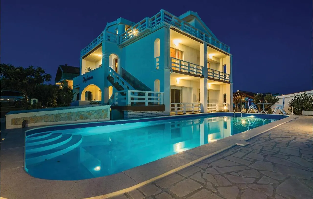 בית נופש 7 Bedroom Gorgeous Home In זאדאר קרואטיה
