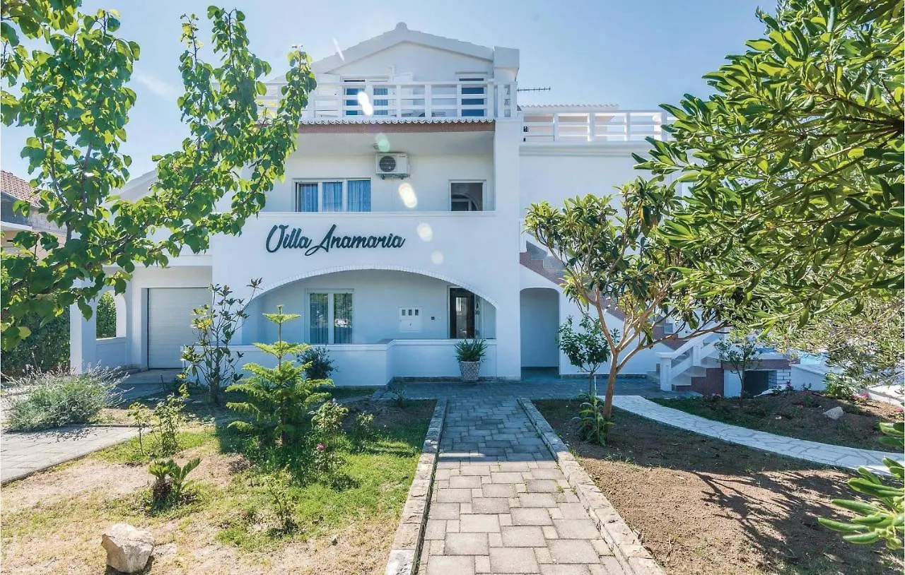 7 Bedroom Gorgeous Home In זאדאר