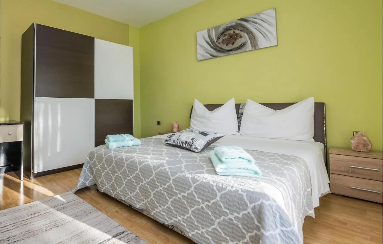 בית נופש 7 Bedroom Gorgeous Home In זאדאר