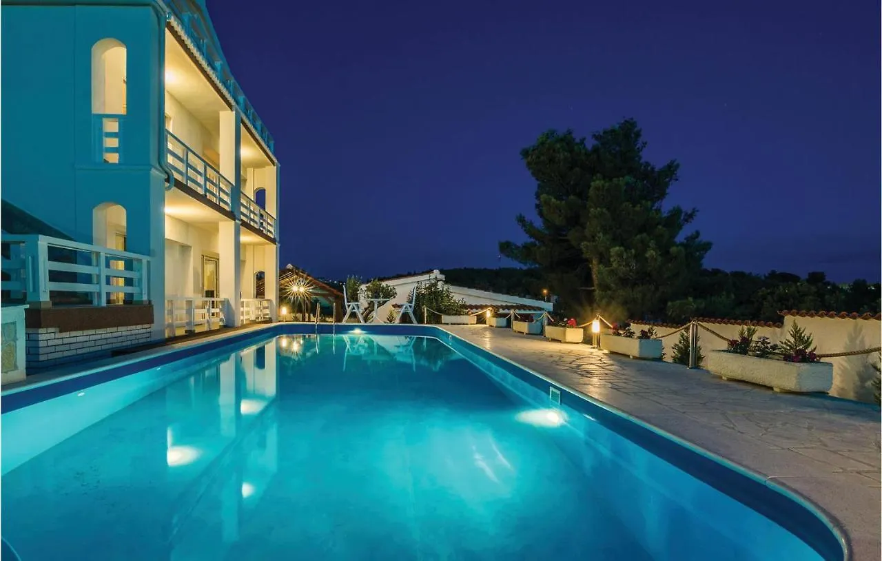 7 Bedroom Gorgeous Home In זאדאר 0*,  קרואטיה