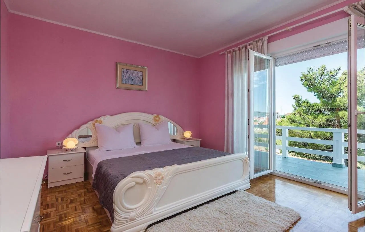 7 Bedroom Gorgeous Home In זאדאר בית נופש