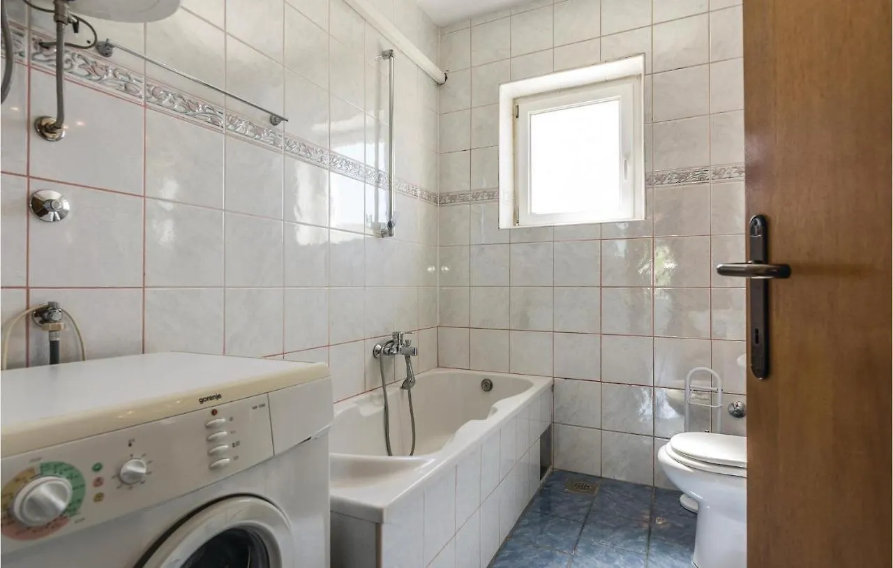 7 Bedroom Gorgeous Home In זאדאר בית נופש